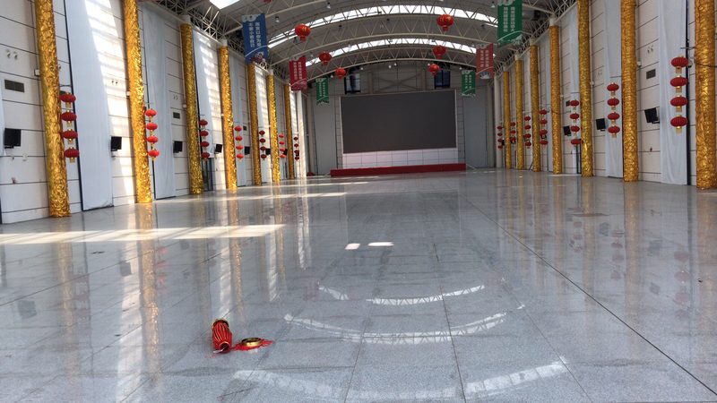 写真喷绘画面起泡，通常是由于以下原因造成的：